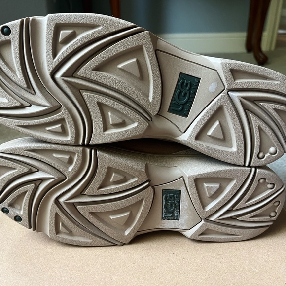 RARE UGG Australia Ultimate Short Boots 5275W Sand Women's 9 NIB - Picture 6 of 15